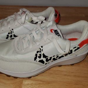 (NEW/NEVER WORN) Womens Nike Waffle Debut Sneakers; White/Sail/Orange; Sz. 6